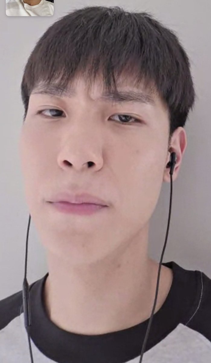 Junuryxx's tweet photo. รักน้องจูกับหูฟังมีสายตลอดไป✨ https://t.co/EMIe4jjkSB