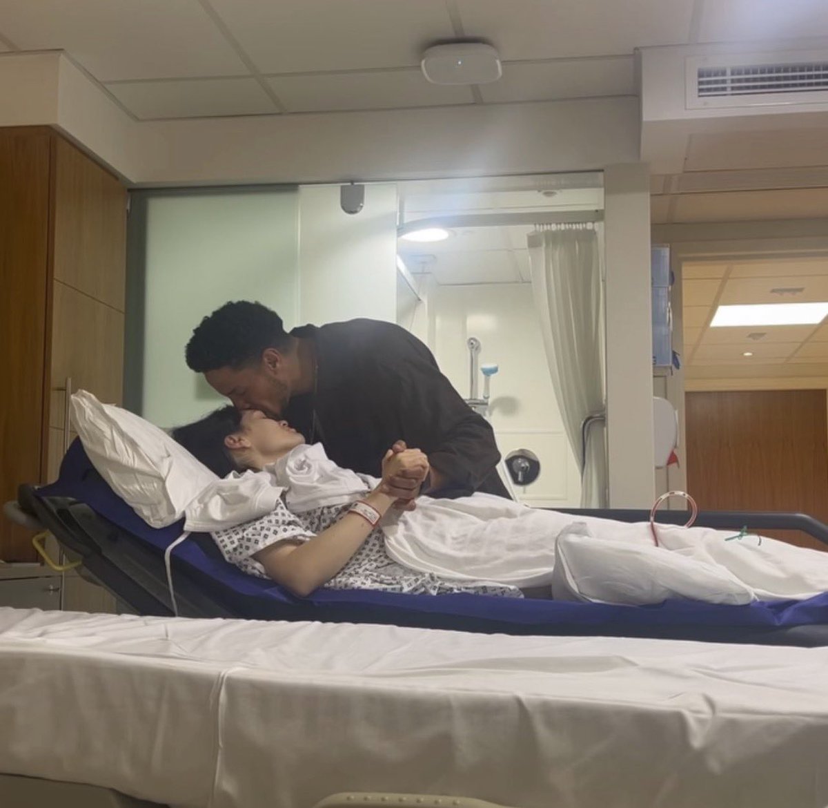 dukesurge's tweet photo. Jessie J has successfully underwent breast cancer removal surgery 🥳❤️‍🩹🎉 https://t.co/35kxwOThqh