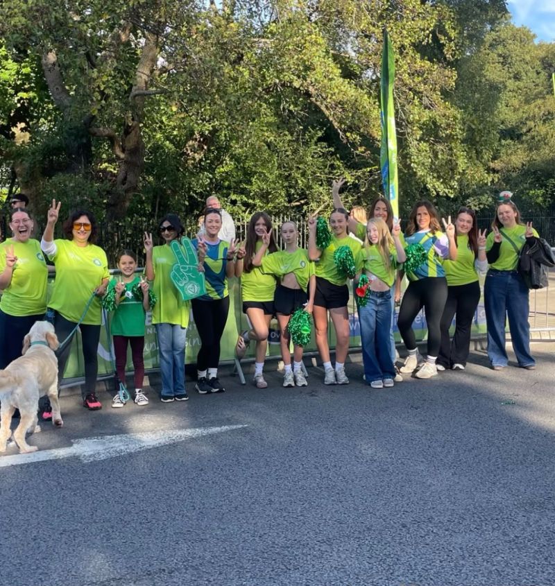 HardingEvans's tweet photo. Team HE was out in force at yesterday’s Cardiff Half!

We loved joining the cheer squad for Velindre Cancer Service, our charity of the year. What an amazing atmosphere! 👏

A huge well done to our colleagues and everyone who took on the half marathon! 🏅 https://t.co/ywU3D8jzVU