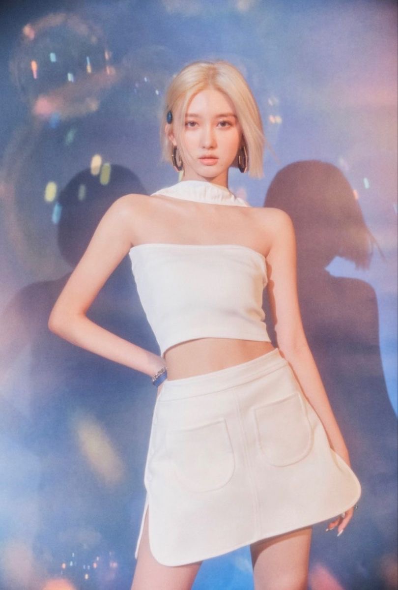 lizzyeyoo6ive's tweet photo. Starship NEEDS to bring this Gaeul makeup back because she literally had the AURA here! #gaeulive #ive https://t.co/9bH6ymaD74