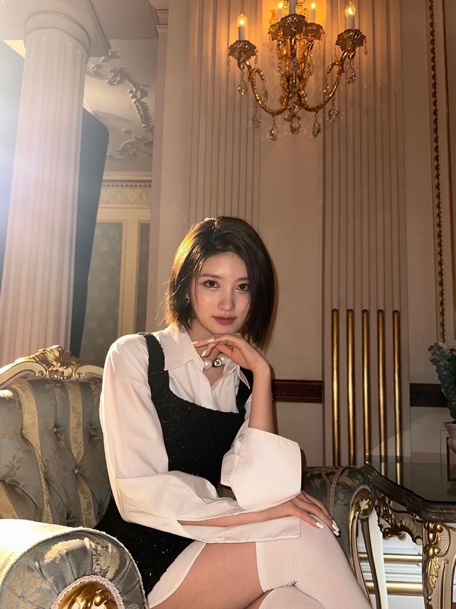 lizzyeyoo6ive's tweet photo. Starship NEEDS to bring this Gaeul makeup back because she literally had the AURA here! #gaeulive #ive https://t.co/9bH6ymaD74