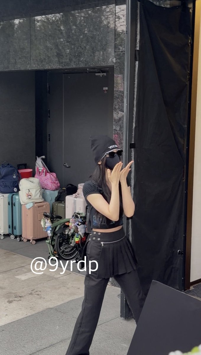 9yrdp's tweet photo. 저 드디어 제 공주를 봤어요..
#虞书欣 https://t.co/JoSyjVUcXp