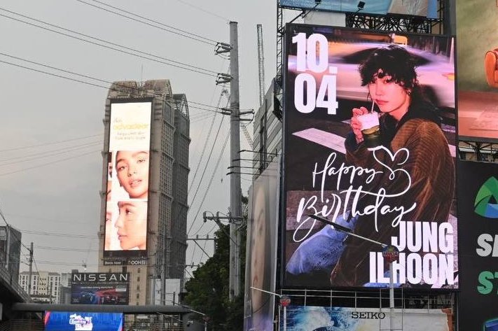 ilhoonday_1004's tweet photo. Ilhoon’s birthday ad officially ran from October 4–5! 💙

A small celebration made possible by everyone who supported our previous project—and by the love Loonees continue to share for Ilhoon.

We hope Ilhoon felt all the love sent his way on his special day. 

Happy Birthday, Jung Ilhoon! 💙

📍 EDSA Guadalupe
The ad will run until 10 PM tonight, so you still have time to catch it!