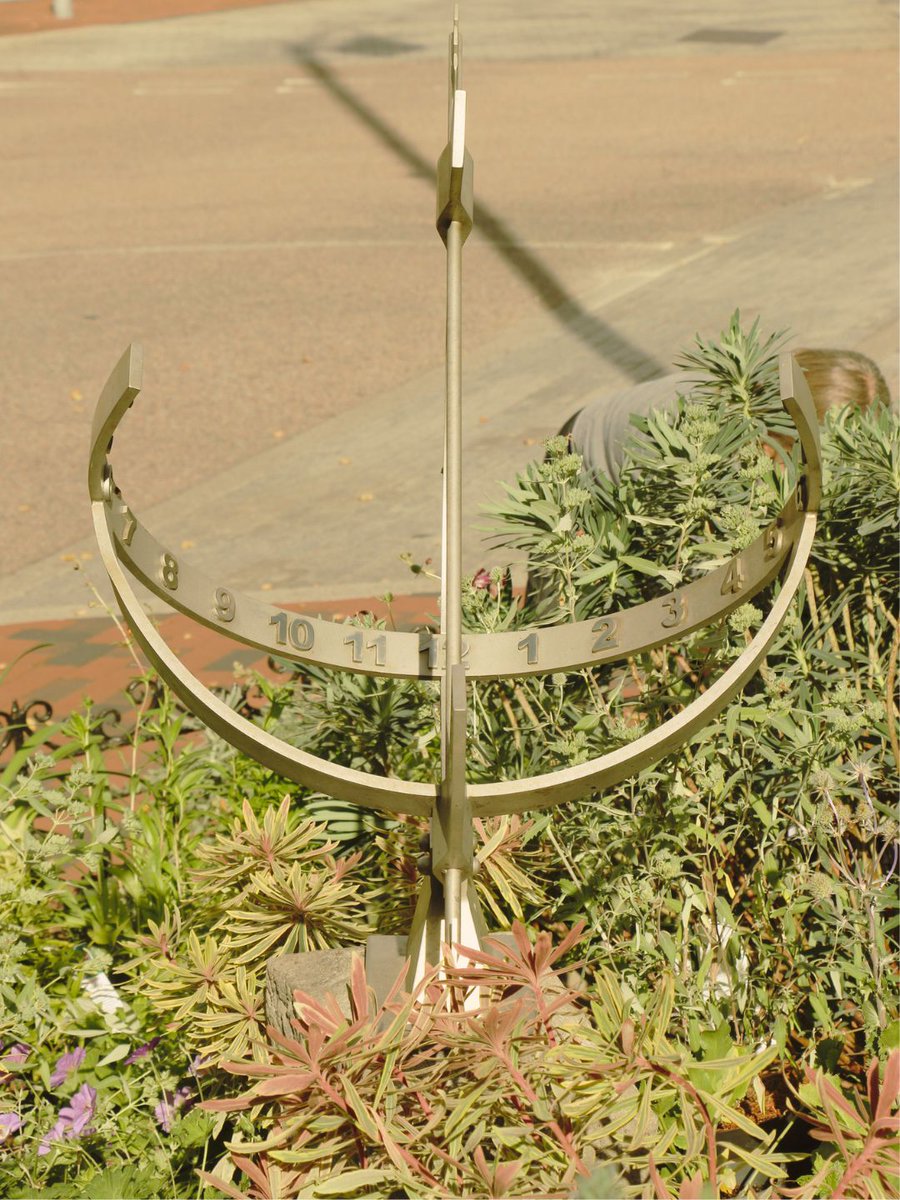TWellsCouncil's tweet photo. A sundial, originally gifted to Tunbridge Wells by our twin city of Wiesbaden, Germany, has been installed among the plants in the colours of the Fairtrade logo. On Friday, you may have seen staff and volunteers refreshing the flowerbed!

@rtwinbloom https://t.co/j4XmSZBAr4