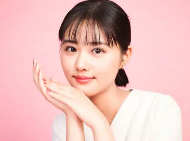 EntameHub_jp's tweet photo. 10月4日からABCテレビ・テレビ朝日系で放送がスタートする新ドラマ 『もうパパ！』 で、GP帯連続ドラマ初主演を務める原菜乃華。本作では、6歳の頃に父親と配信した動画がきっかけで一躍有名になった家族系チャンネル「タラちゃんねる」の看板娘
https://t.co/BTAbOY2Hdp https://t.co/HaOFCHY7Gl