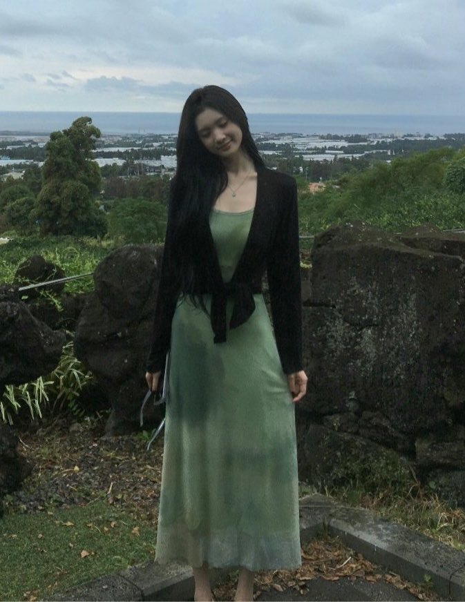 idol0utfits's tweet photo. 261001 JUUN weverse 🌱

dress yg dipakai Juun waktu liburan di Jeju

👗 : https://t.co/lQJ52u2AC8

#JUUN #주은 #Hearts2Hearts #하츠투하츠 https://t.co/K7VweDwavv