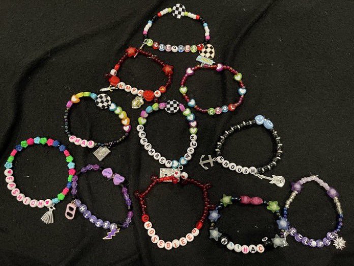 fangirlfindings's tweet photo. SOLOSAUCE SETS 🫶🏻✨ 
➡️ these would be would I would label “base” bracelets, meaning the cheapest. They would be sold as is and wouldn’t be customizable from what is shown in the picture on the listing (might be slightly different than shown here, just depends on avail. beads!)🥰 https://t.co/nvsIMap95L
