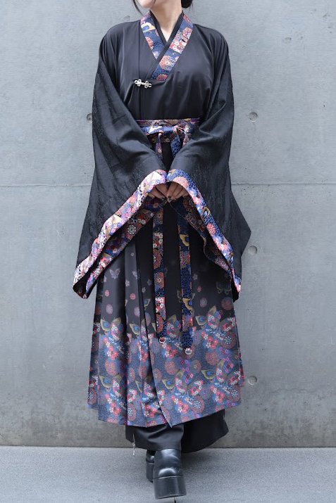 REZEN__Official's tweet photo. 【Present Campaign】
花魁×蝶着物シャツ・花魁×蝶振袖羽織・花魁×蝶巻スカート
のフルセットを抽選で1名様にプレゼント🎁

▼応募方法
@REZEN__Official をフォロー &amp; このポストをリポスト

▼期間
10/5(月)20:00～10/11(金)23:59

▼アイテム詳細
瑠璃色・Mサイズ
※サンプルアイテムでのご用意です https://t.co/1vWSWBe7fr