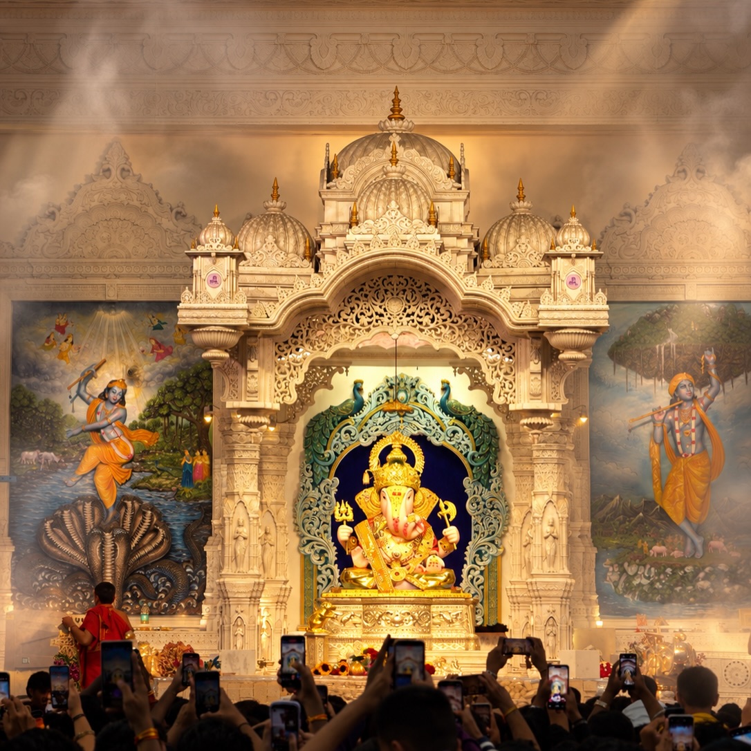 RyzToey's tweet photo. Shrimant Dagdusheth Halwai Ganpati, a symbol of devotion, faith, and Pune’s vibrant Ganeshोत्सav spirit. Ganpati Bappa Morya. https://t.co/RS645CEM7J