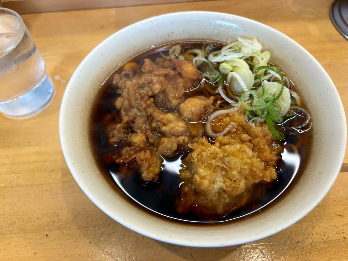 genkamisaki's tweet photo. 一◯そばで　ゲソ天🦑とGTO🧑‍🏫
初めてGTO食べたけどハマるかも
いつも売り切れなので食べれて良かった〜

#立ち食いそば https://t.co/B0N4AmBYID