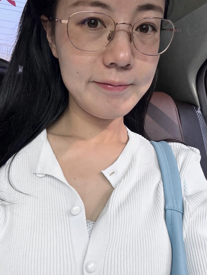 AlanDanmuos's tweet photo. 今天俏皮一下，是不是都喜欢这样的☺️ https://t.co/1j9WBbne7a