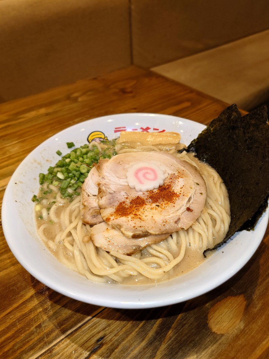 satsuki7750's tweet photo. ラーメンおざわさん訪問、どろ系ラーメン大盛りをいただきました🍜
おざわラーメンと比較すると甘みが少なく、節系が強いドロっとしたスープ。
可もなく不可もなく、普通に美味しかったです😊 https://t.co/cVfpzlGB1B