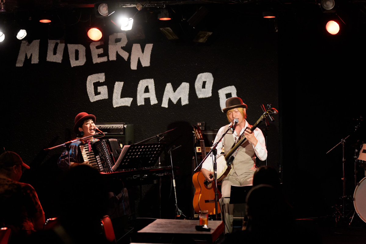 de_ossi_info's tweet photo. 今年4度目のMO:GLA、そして3回目となる『酒と泪と岡山と奈良』
ご来場くださった皆さん、MO:GLAファミリー、べあもん加賀さん（写真）ありがとうございました🙏
7年ぶりのpesmi さん、月日の流れなど忘れるような再会と突然の共演（笑）。

デ・オッシは今年毎月発表している新曲を中心とした ⤵︎ https://t.co/UyNExdyMx9