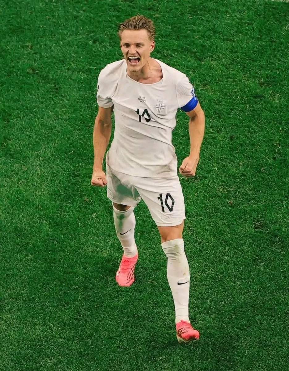 Martin08fanpage's tweet photo. FOUR appearances. FOUR assists 🇳🇴🔥
Martin Ødegaard is putting on a masterclass for Norway. The captain keeps creating, controlling and delivering when it matters. 🎯
Different level. Generational talent ❤️🤍 https://t.co/nyVbaLYHH4