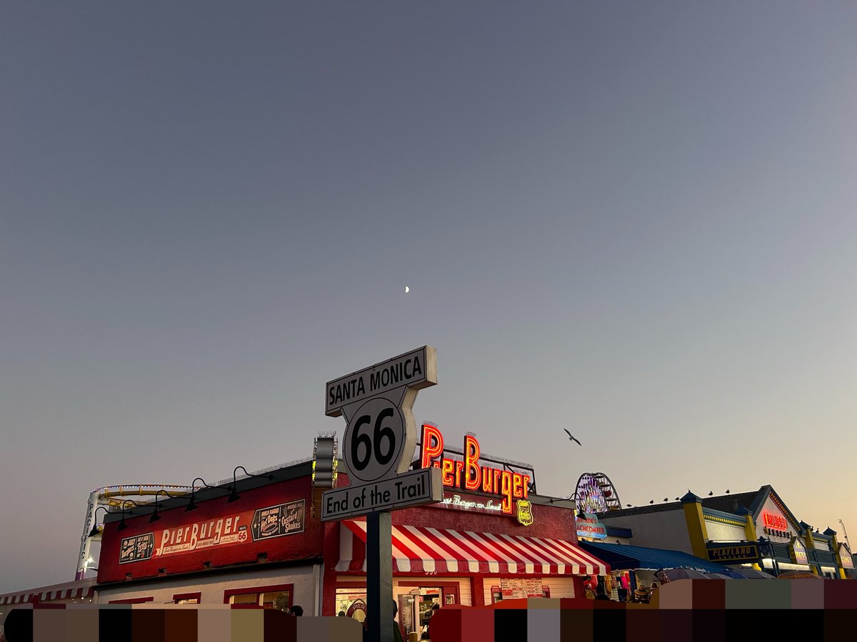 eringi3010's tweet photo. 3日目:Santa Monica↔︎Hollywood
初IN-N-OUTバーガー
ハリウッドサインが遠すぎて見えない😂
サンタモニカの夕焼けキレイでした✨
そして4日目から過酷ドライブ🚗 https://t.co/TQkNcLh2Yk