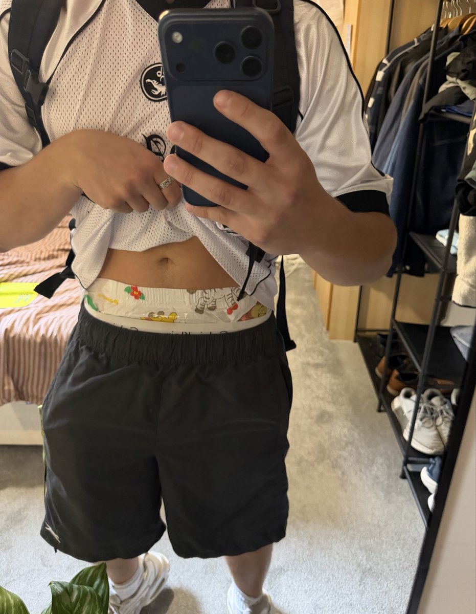paddedSW's tweet photo. no one’s gonna notice, righttt? https://t.co/6VH9IYJJoi