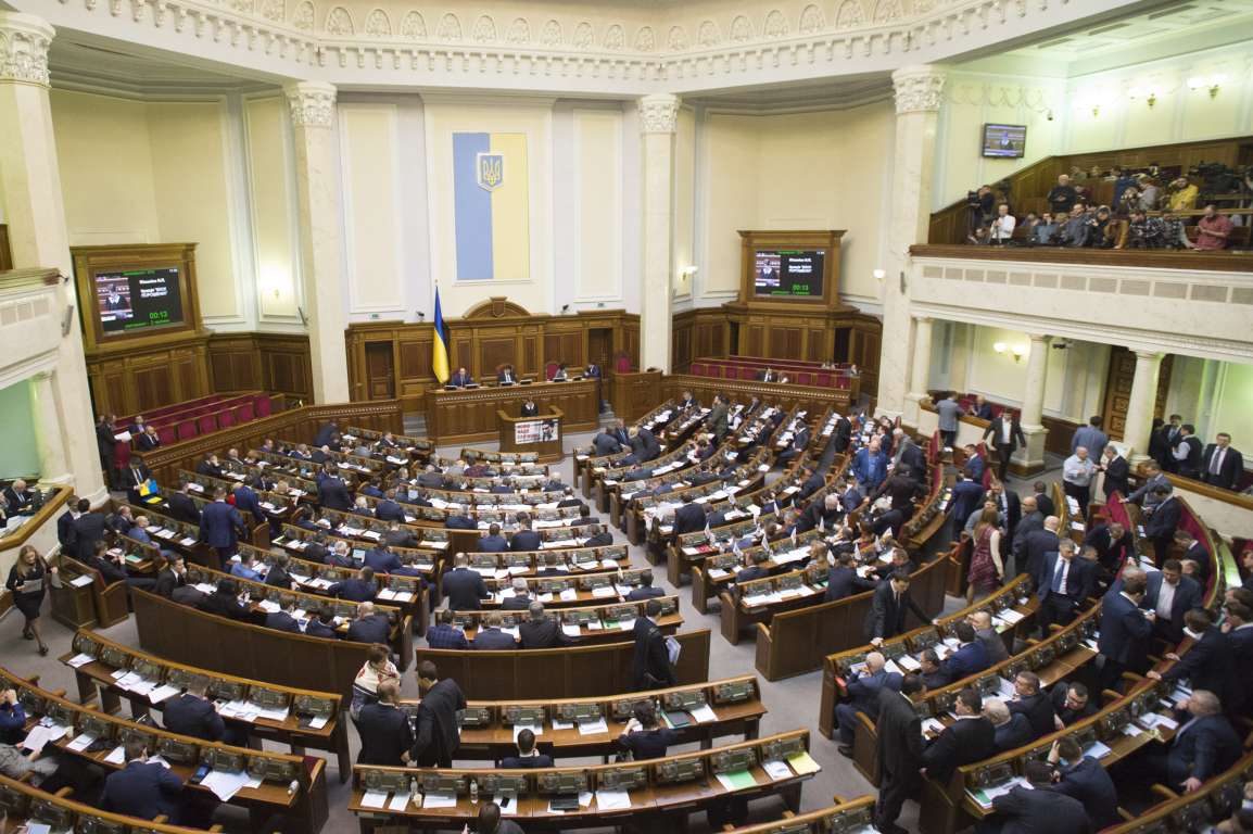 InfoResist's tweet photo. Нардепи хочуть дозволити вносити заставу коштами без перевірки їхнього походження

У запропонованій редакції немає обмежень ані щодо суми застави, ані щодо виду кримінального правопорушення. Норма може стосуватися й корупційних справ. https://t.co/fSuOJib5Kv https://t.co/YpfWDxtPPv