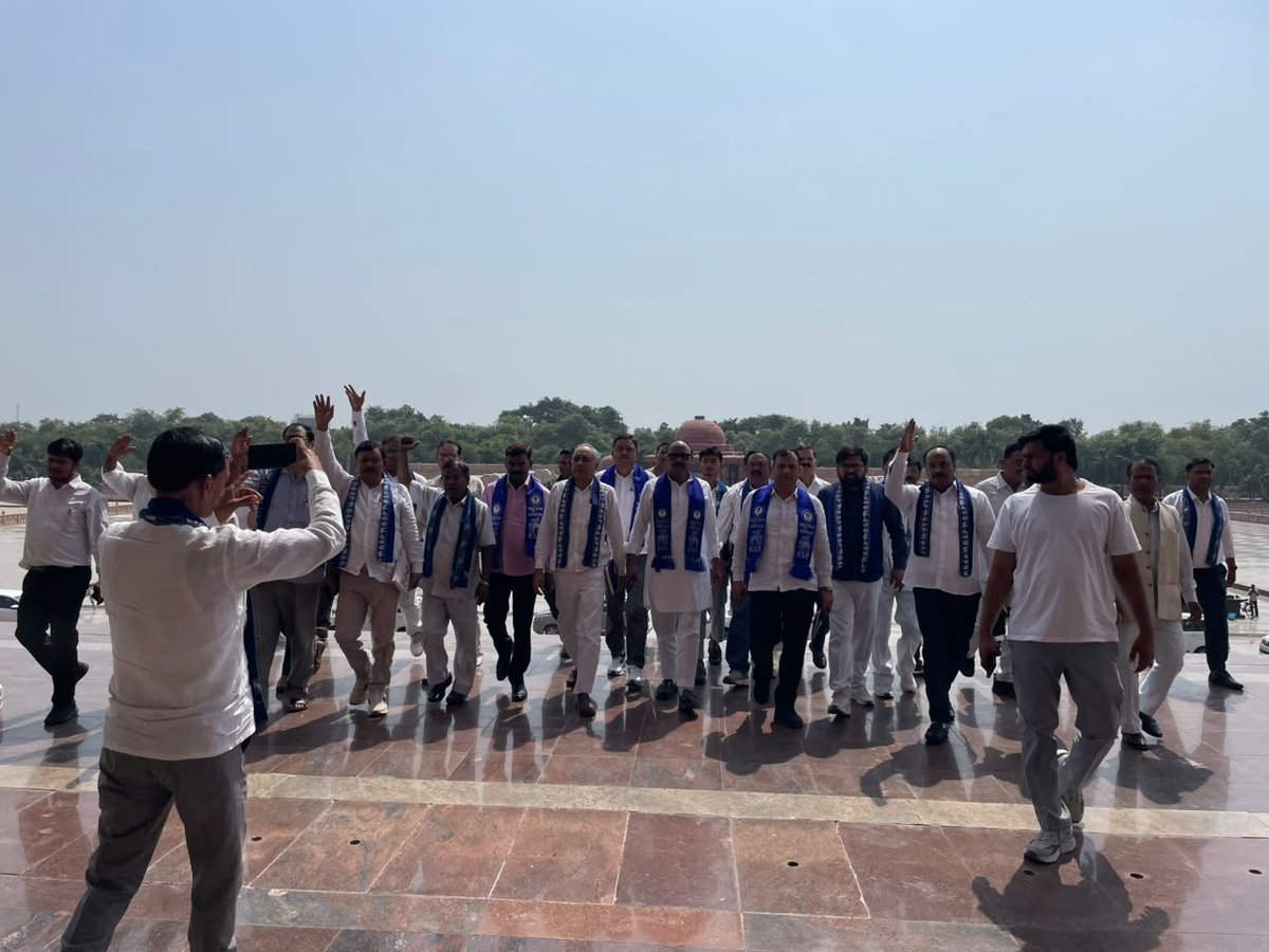 PalVishwnathbsp's tweet photo. आज दिनांक 05-10-2026 को आदरणीय बहन कुमारी मायावती जी के निर्देशानुसार जनपद लखनऊ स्थित मान्यवर मसीहा साहब श्री कांशीराम जी स्मारक स्थल, पुरानी जेल रोड, लखनऊ में आगामी 9 अक्टूबर को मान्यवर मसीहा साहब श्री कांशीराम जी की पुण्यतिथि के अवसर पर आयोजित होने वाले विशाल कार्यक्रम की तैयारियों के संबंध में पार्टी के वरिष्ठ पदाधिकारियों के साथ कार्यक्रम स्थल का जायजा लिया।

#9_अक्टूबर_चलो_लखनऊ
#जयभीम #BSP  #लखनऊ #मिशन_2027