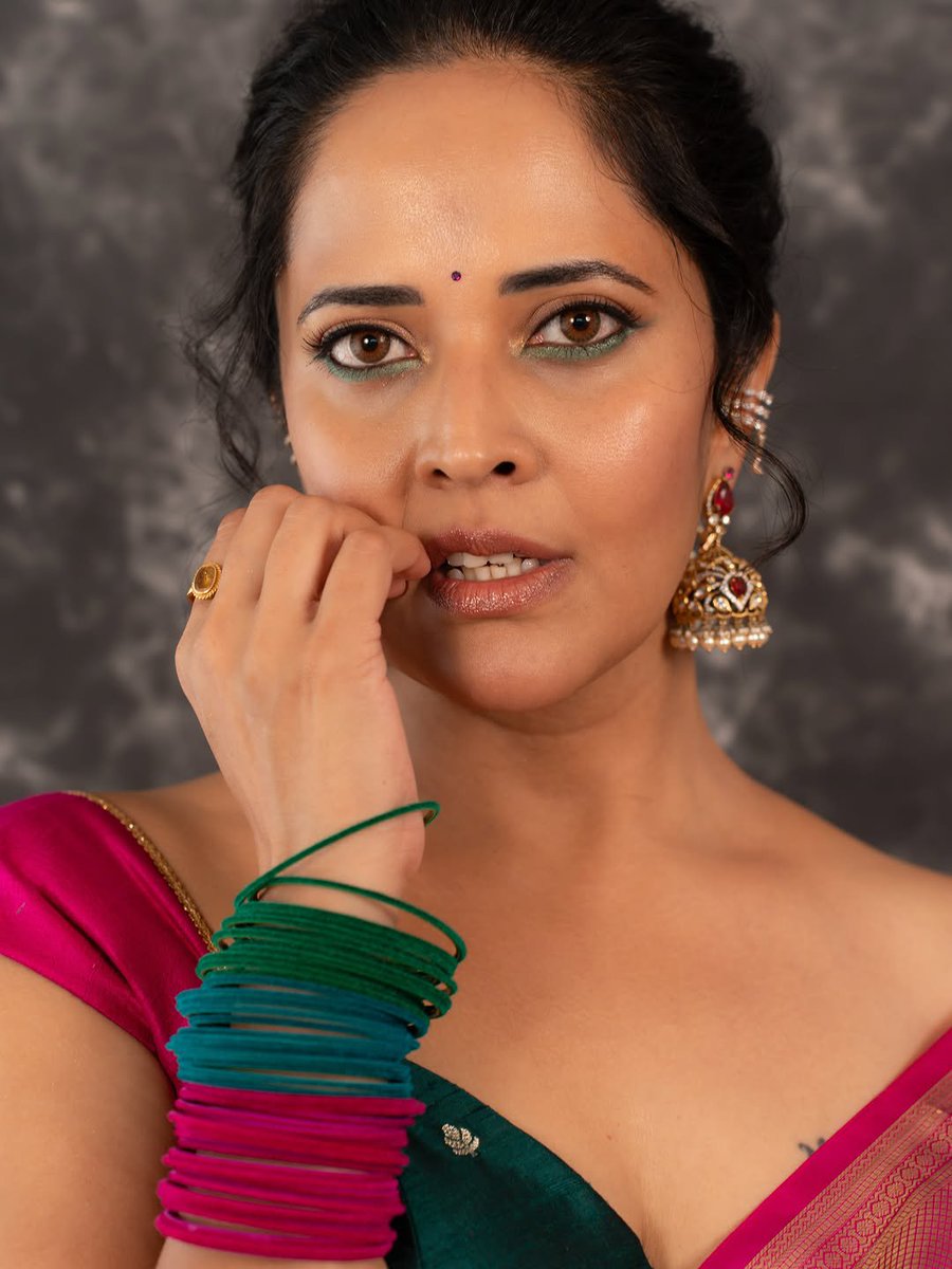 Sravanthi_Fan's tweet photo. Ufff #Anasuya 🥵🥵🥵🤤 https://t.co/pC8dCOVNnb