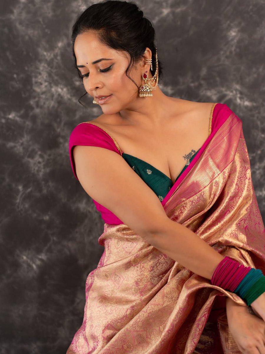Sravanthi_Fan's tweet photo. Ufff #Anasuya 🥵🥵🥵🤤 https://t.co/pC8dCOVNnb