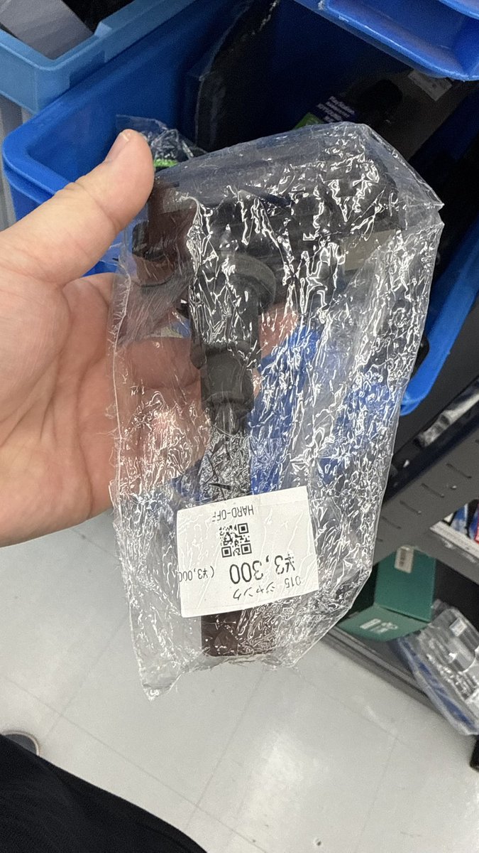 misaki199974's tweet photo. ハードオフのジャンク青箱にイグニッションコイル入ってて笑う🤣スイフト用ですかね？
#ハードオフ https://t.co/Dd888Ib9Ew