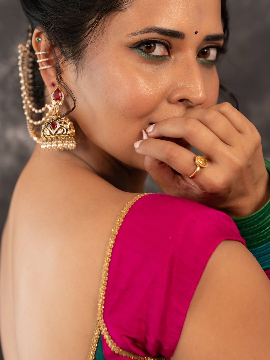 Sravanthi_Fan's tweet photo. Ufff #Anasuya 🥵🥵🥵🤤 https://t.co/pC8dCOVNnb