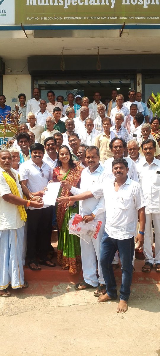 MamidiGROffl's tweet photo. సరాలి గ్రామానికి బీటీ రోడ్డు మంజూరు కావడం పట్ల గ్రామ ప్రజలు కృతజ్ఞతలు తెలిపారు. త్వరితగతిన పనులు పూర్తి చేయాలని, లిఫ్ట్ ఇరిగేషన్ సౌకర్యం కల్పించాలని కోరారు. ప్రజల అవసరాలకు అనుగుణంగా అభివృద్ధి పనులు చేపడతాం.
#Pathapatnam #MGR #Sarali #RoadDevelopment #LiftIrrigation https://t.co/fUsWTj4hNL