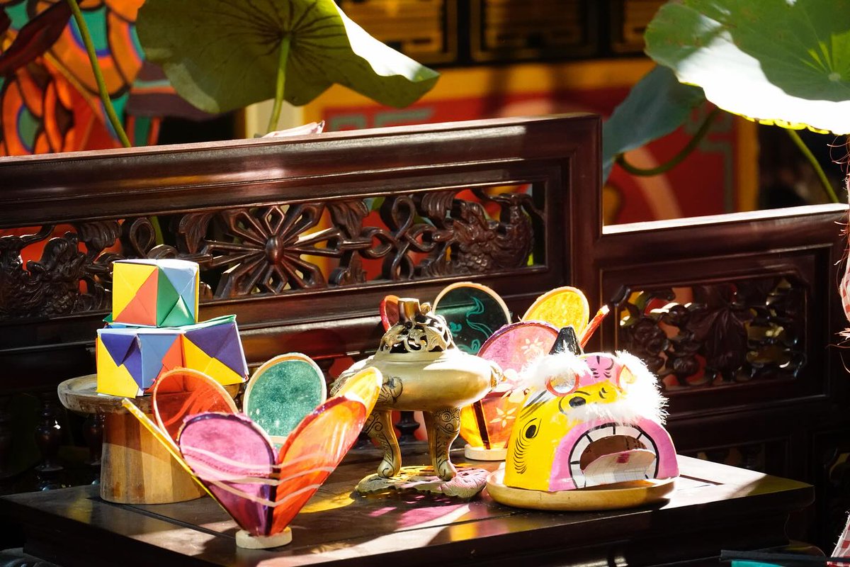 natalienoemi1's tweet photo. Mid-Autumn Festival in Vietnam: a time for family, lanterns, mooncakes, and moonlit celebrations. https://t.co/gDWTH1o0SE