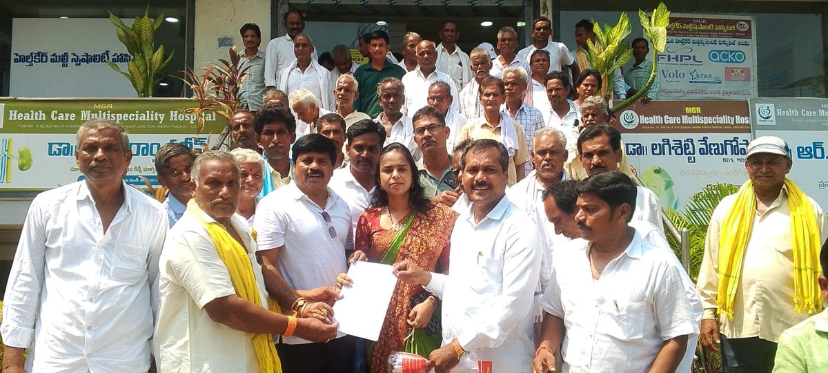 MamidiGROffl's tweet photo. సరాలి గ్రామానికి బీటీ రోడ్డు మంజూరు కావడం పట్ల గ్రామ ప్రజలు కృతజ్ఞతలు తెలిపారు. త్వరితగతిన పనులు పూర్తి చేయాలని, లిఫ్ట్ ఇరిగేషన్ సౌకర్యం కల్పించాలని కోరారు. ప్రజల అవసరాలకు అనుగుణంగా అభివృద్ధి పనులు చేపడతాం.
#Pathapatnam #MGR #Sarali #RoadDevelopment #LiftIrrigation https://t.co/fUsWTj4hNL