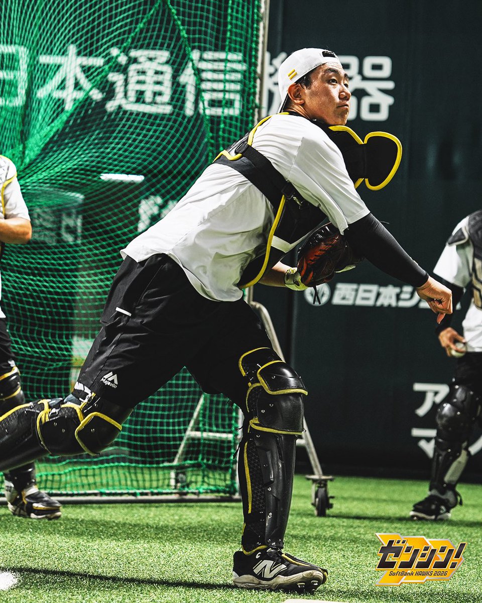 HAWKS_official's tweet photo. 本日の3軍戦はみずほPayPayドームで開催します⚾️

若鷹たちが球場で練習中💪
フレッシュなメンバーたちが揃っています

#sbhawks #全員でゼンシン https://t.co/FIkUDC3pKe