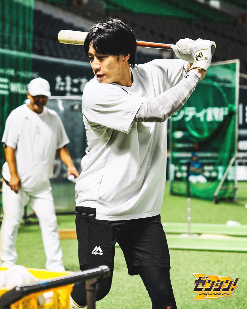 HAWKS_official's tweet photo. 本日の3軍戦はみずほPayPayドームで開催します⚾️

若鷹たちが球場で練習中💪
フレッシュなメンバーたちが揃っています

#sbhawks #全員でゼンシン https://t.co/FIkUDC3pKe