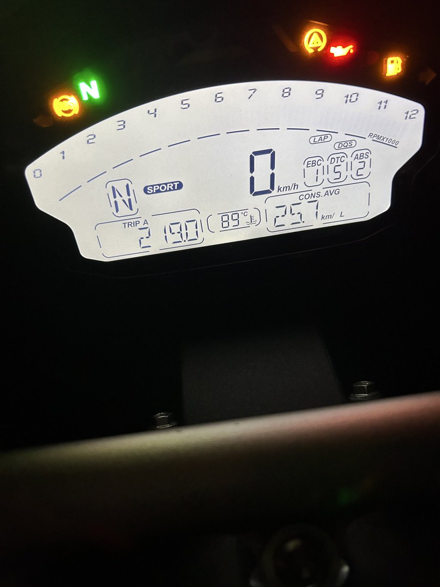 708ap400's tweet photo. 先日は初走行会
コーナーがバカ遅くて直線だけ加速するクソ邪魔ムーブをかましてしまった🥺

帰りの燃費が良すぎてこれはもうエコ https://t.co/dX5z4sruk8