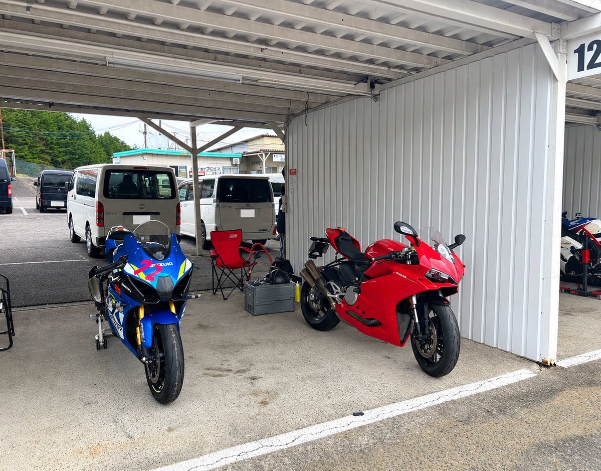 708ap400's tweet photo. 先日は初走行会
コーナーがバカ遅くて直線だけ加速するクソ邪魔ムーブをかましてしまった🥺

帰りの燃費が良すぎてこれはもうエコ https://t.co/dX5z4sruk8
