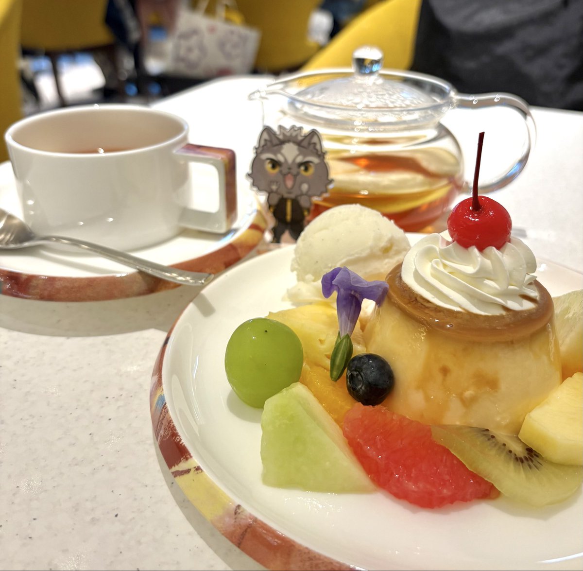CW_Roberuto's tweet photo. 可愛い食器でいただくフルーツたっぷりプリンアラモード🍮✨️
卵のしっかりとしたコクが特徴的なとろとろのプリンとフルーツの甘酸っさが相性バツグン✌︎(˶ ᷇𖥦 ᷆˵)✌︎
大阪駅直結というアクセスの良さも嬉しいポイント♡
📍大阪：GOKAN PARLOIR
#ジーンのグルメ旅 https://t.co/36meRoWPs2