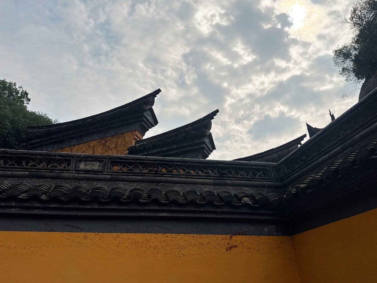 Mingheonline's tweet photo. 滿世界Ai文 盡現人類的孤獨 不如山間走走 https://t.co/PWmmoiFnb4