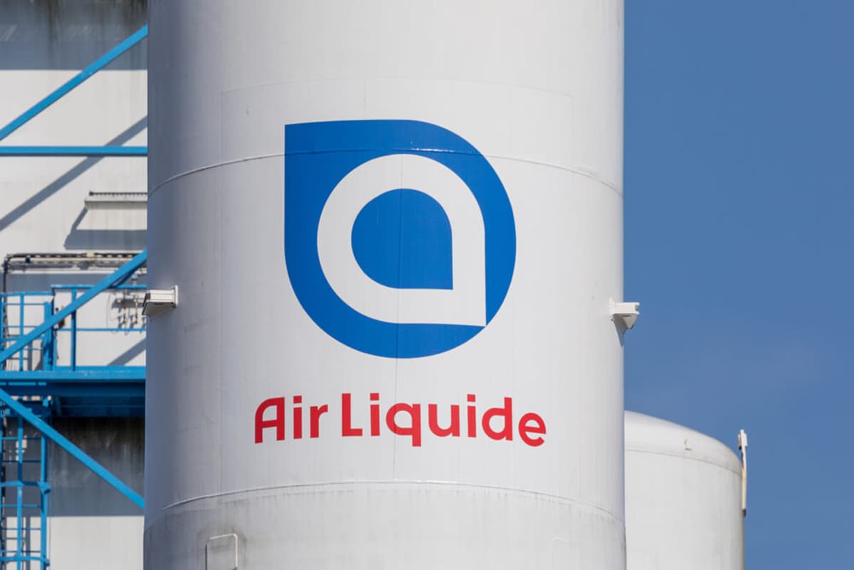 gasworld's tweet photo. French industrial gas major Air Liquide plans to make around €24bn ($26.8bn) on industrial investment decisions through 2030, with… www.gasworld.com/story/air-liquide-targets-e24bn-investment-and-up-to-600bps-margin-gains-by-2030/2261184.article/ #gasworld #industrialgas https://t.co/SKOlYvTb16