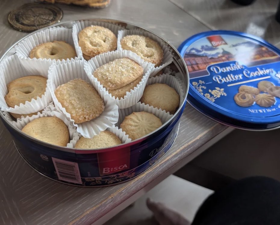 NoContextBrits's tweet photo. Where the fuck is my sewing kit? https://t.co/Hu82p558ZX