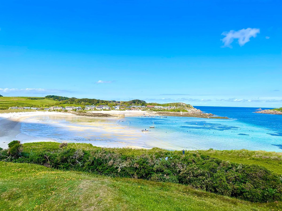 lucykboom's tweet photo. Old Grimsby as seen from the Blockhouse on Tresco. https://t.co/aQYGoWncq5