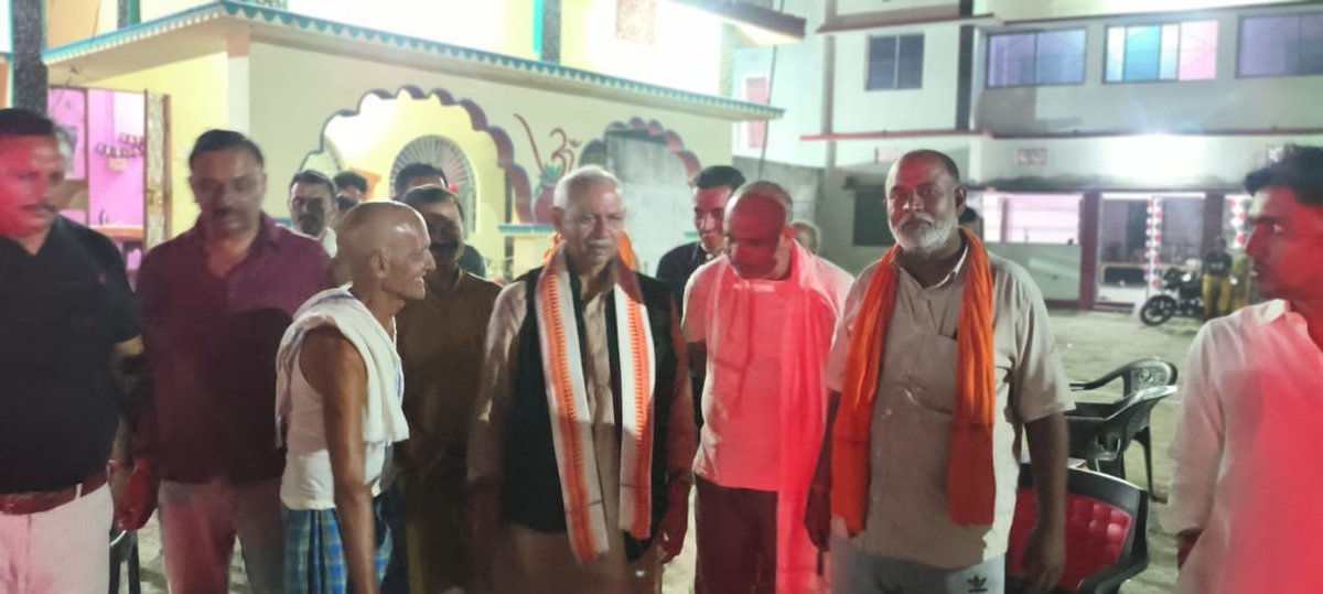 SIGRIWALBJP's tweet photo. इस कठिन घड़ी में हम सभी परिवार के साथ खड़े हैं। ईश्वर से प्रार्थना है कि दिवंगत आत्मा को अपने श्रीचरणों में स्थान दें और परिजनों को यह असीम दुःख सहने की शक्ति प्रदान करें।

ॐ शांति!

#Panapur #Maharajganj https://t.co/dT4Kt2G1xp