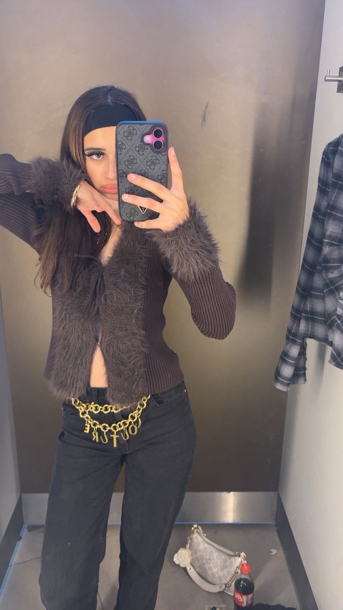 goddesemeliyaxx's tweet photo. Vandaag is het shopping day. Open die portemonnee en laat me je leegtrekken terwijl ik mezelf verwen. Jij betaalt, ik geniet! Smeek voor een tikkie in dm 🫵🏼🧎

#findomnl #findombe #goddess #paypig #geldslaaf #tikkieslaaf #moneyslave #humanATM #spit #latex #feet https://t.co/mfLUWrBRNY