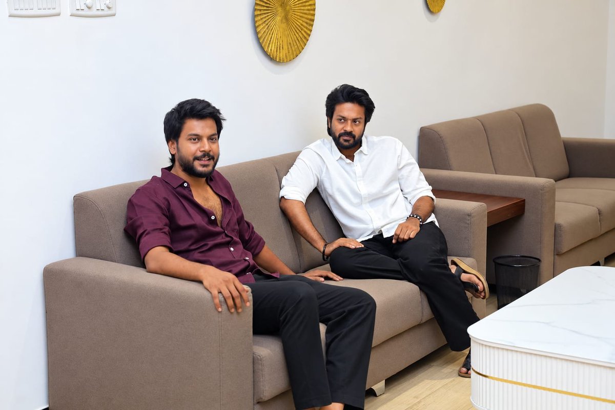 lililiyahhh's tweet photo. If this isn't the look of LOVE IDK WHAT IS
IF HE DOESN'T LOOK AT ME THE WAY RISHI LOOKS AT SANANTH I DON'T WANT HIM #RishAnth nation is soo alive https://t.co/CZUvEQ41lj