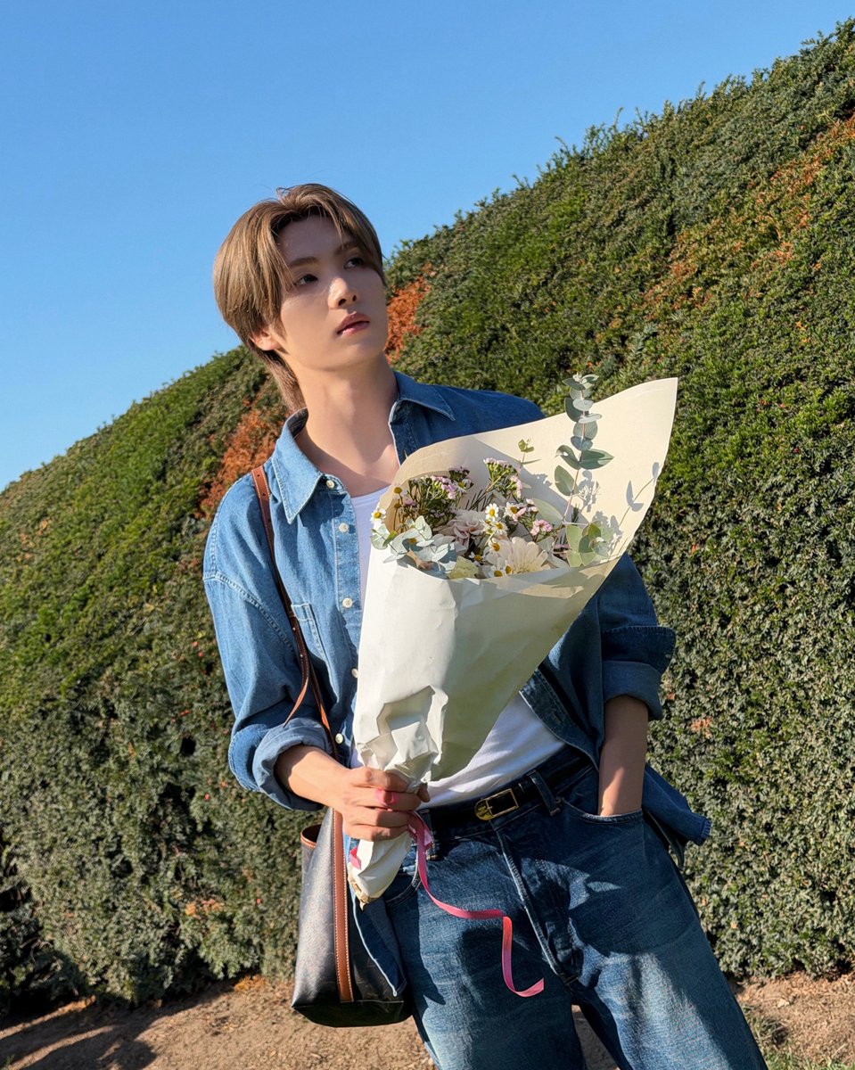 TWS_INTL's tweet photo. [INSTAGRAM] 261005

TWS #YOUNGJAE and #KYUNGMIN Instagram Update
🎧 beabadoobee - Glue Song

"💐🥖 @celineofficial"

🖇️ https://t.co/gUs4bvrf4X

TWS FOR PARIS FASHION WEEK
#TWSXCELINE #CelineEte2027
#TWS @TWS_PLEDIS https://t.co/yGtDXNyPmL