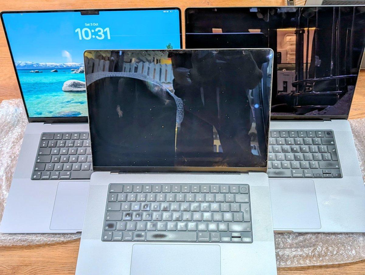 ITgadgetsng's tweet photo. 🇺🇸 MacBook M1 Pro 32Gb 512Gb 16Inch Available @ ₦1,400,000 With Charger ✨ https://t.co/HJ9MLF6Wcn