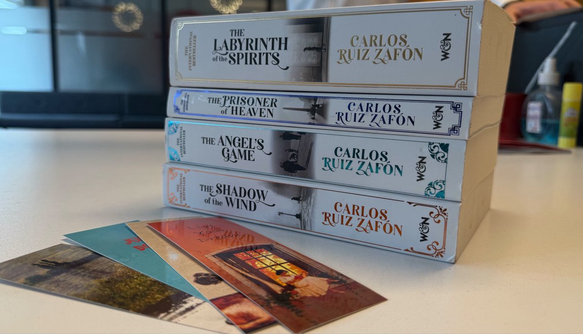 leafbornn's tweet photo. Yengi kitopla oldim. #booktwt #gothic #CarlosRuizZafón https://t.co/siPeMFCpOW