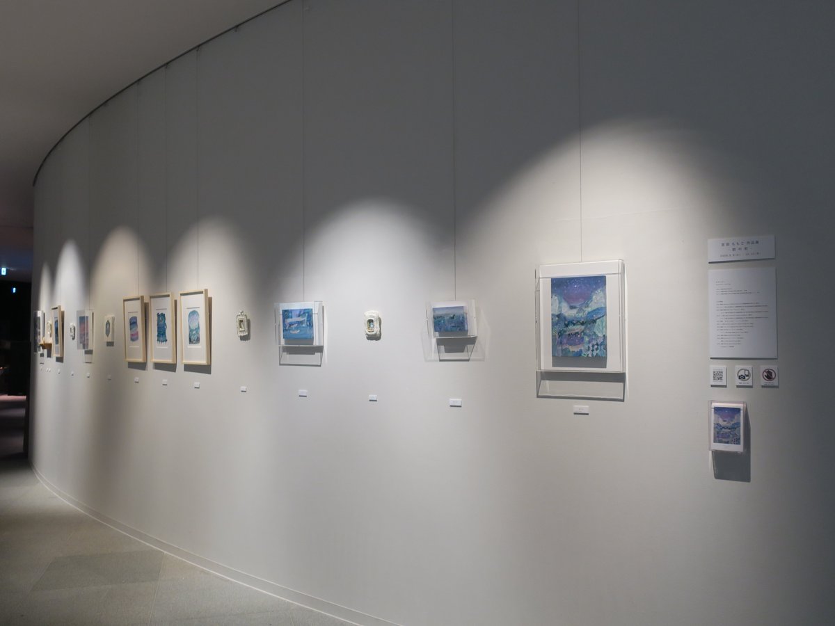 SAO1300's tweet photo. 【開催中】吉田ももこ 作品展「朝の前」
10/12（月・祝）会期終了

夜空の星々や星のおはなしにまつわるモチーフを扱った絵・立体作品を展示しています。
光を受けてきらめく、繊細でかわいらしい作品たちをぜひ実物でご覧ください。

ポストカードも配布中（数に限りがあります） https://t.co/ArddhCfxBO