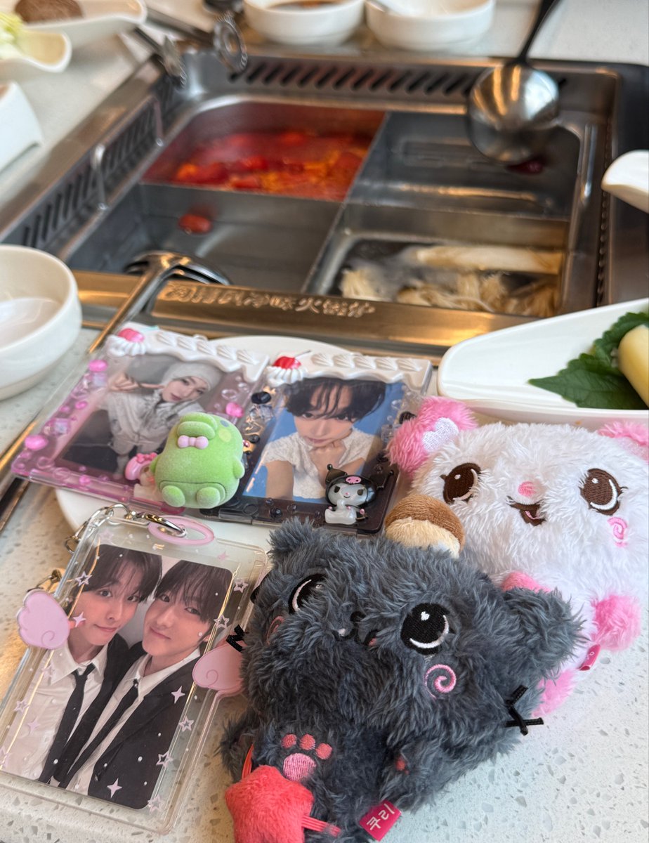 sakupangzip's tweet photo. 위시 세트 먹으러 왔어염 ^.^ https://t.co/A8GVfjQ2f6