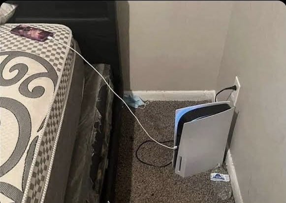 Solidstach627's tweet photo. الفائدة الوحيدة للسوني اذا عندك PC 😂😂😂 https://t.co/kMcbd8wYII