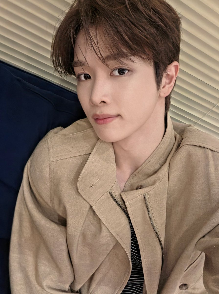 riizetalk's tweet photo. 🦌💭 • 261005 
[4:34 PM KST] 

i think the weather is nice.. today!! https://t.co/dwRexX4vDP