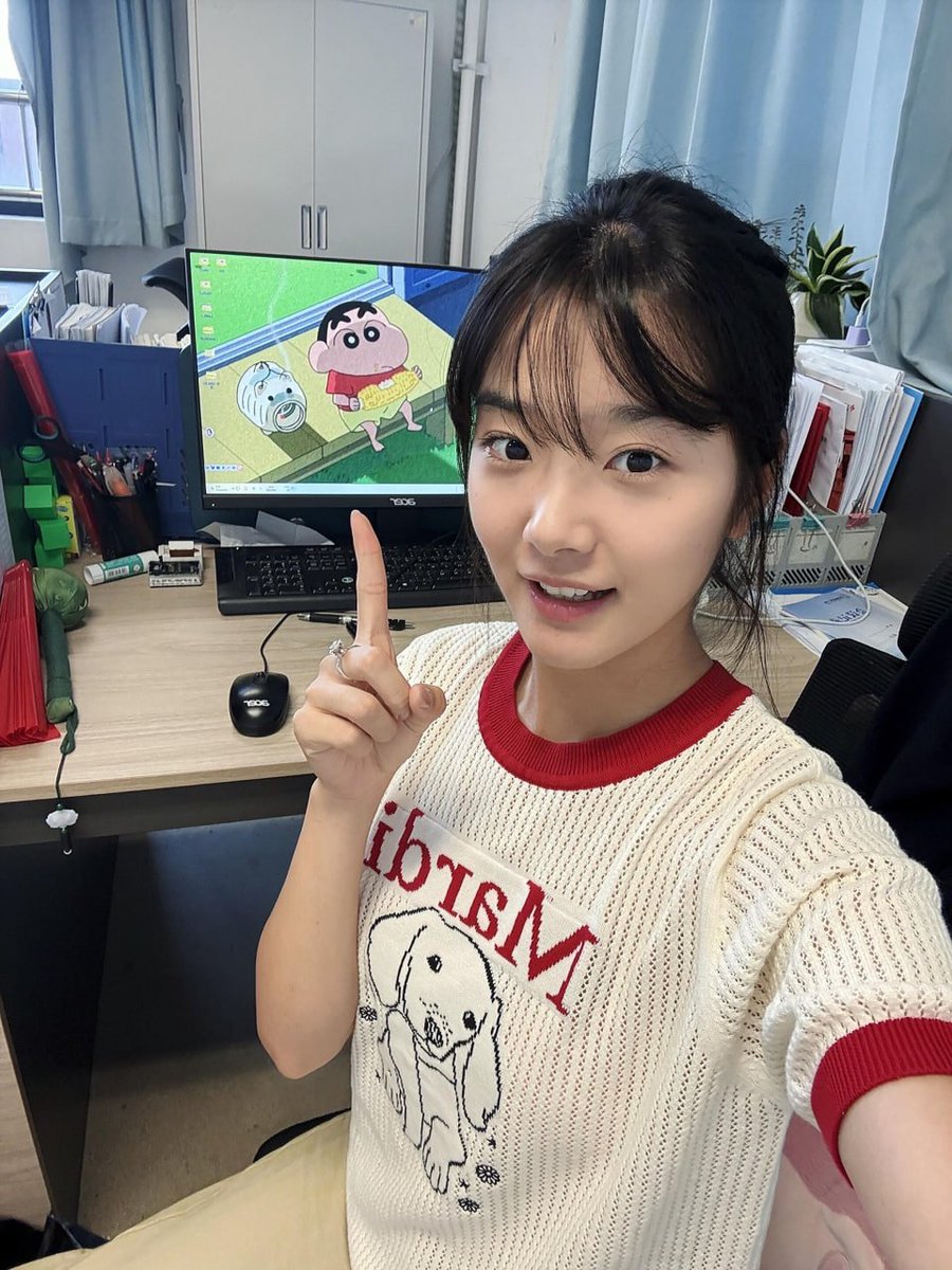 emilienaylor1's tweet photo. 批改作业、准备课程、记录成长。
老师的工作，总是在细节里藏着责任。 https://t.co/0yTKHfwuTd