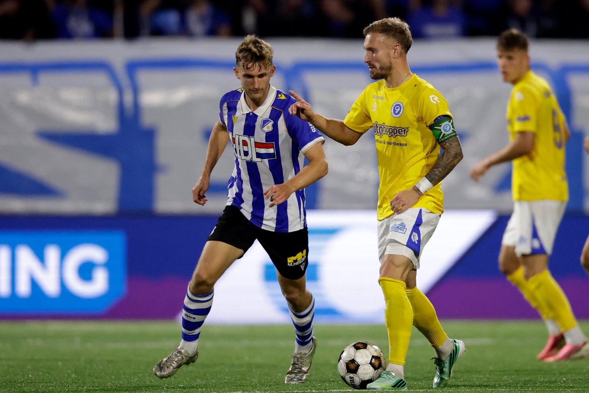 DeGraafschap's tweet photo. Eerst basisplaats en eerste verkiezing in het Elftal van de week voor Mark!
#SamenDRAN #VeurAltied #AchterhoekseTrots https://t.co/kKumLMVCtc